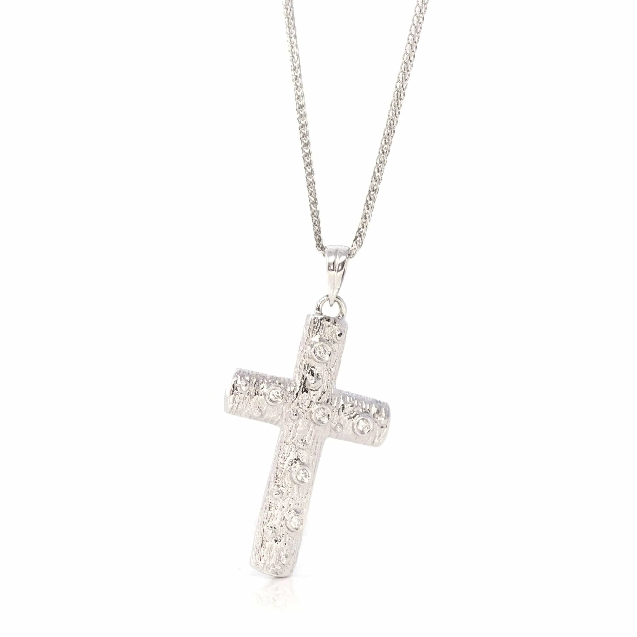 18K White Gold Cross Pendant Necklace With Diamond