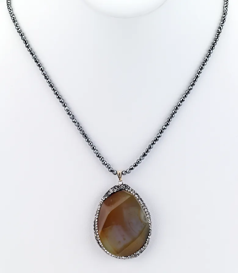 Agate Pendant Beaded Necklace