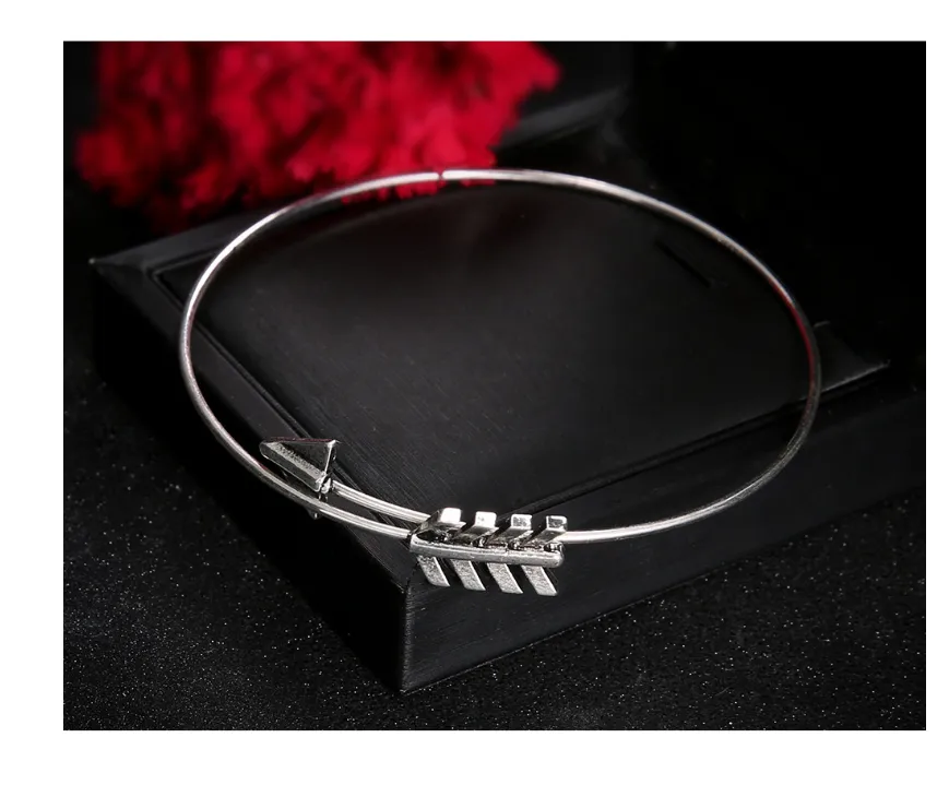 Fashion popular personality new street shooting Europe and the United States Korean version of the arrow compass women's bracelet bracelet set