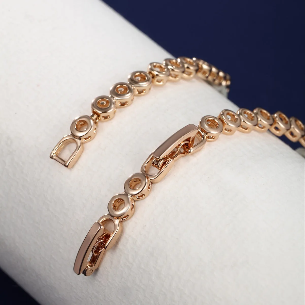 Jewelry cross-border European and American light luxury style hollow circle high-end bracelet for women ins niche fashion hand jewelry