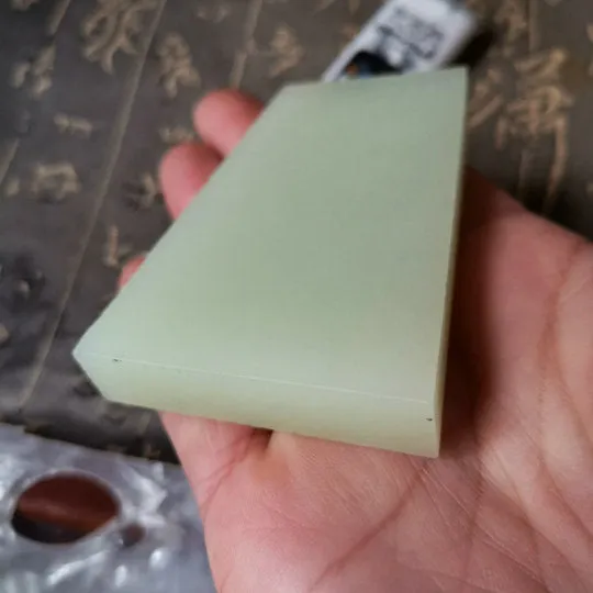 Natural Kunlun Jade Rough Nephrite Raw (110g, 6.5X5X1.3cm)