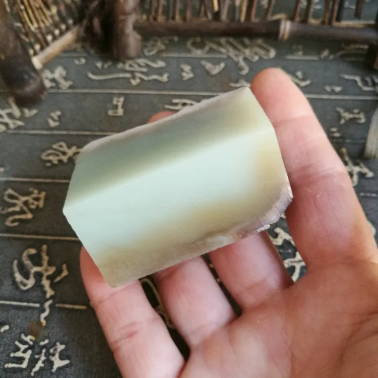 Natural Kunlun Jade Rough Nephrite Raw (132g, 5.5X3.5X2.7cm)