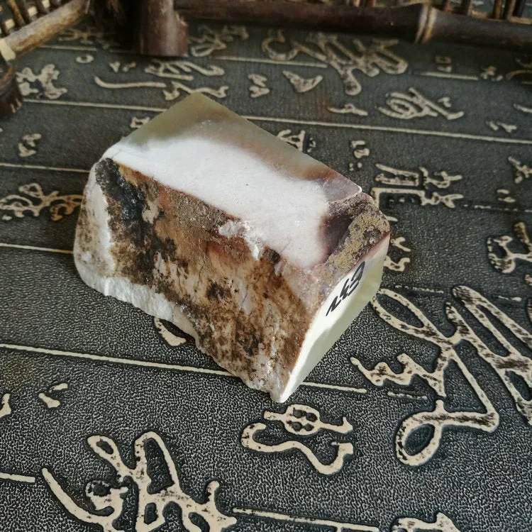 Natural Kunlun Jade Rough Nephrite Raw (132g, 5.5X3.5X2.7cm)