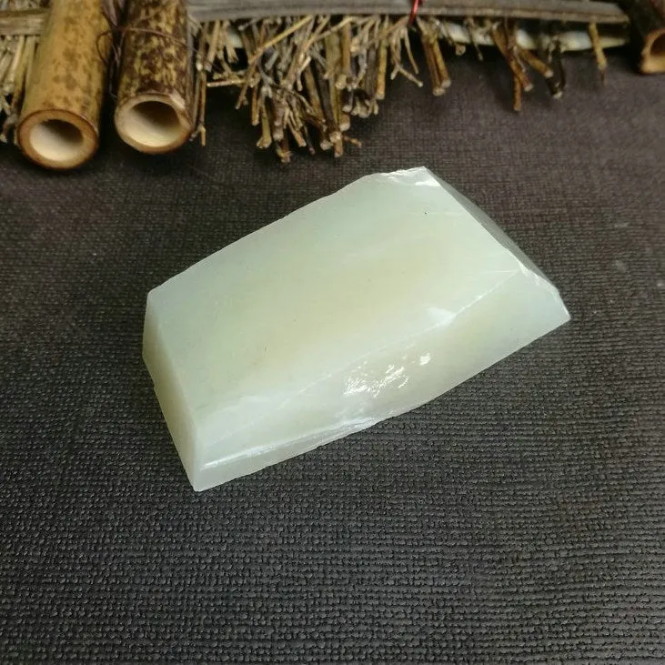 Natural Kunlun Jade Rough Nephrite Raw (132g,7.6X3.5X2.5cm)