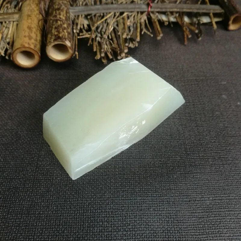 Natural Kunlun Jade Rough Nephrite Raw (132g,7.6X3.5X2.5cm)