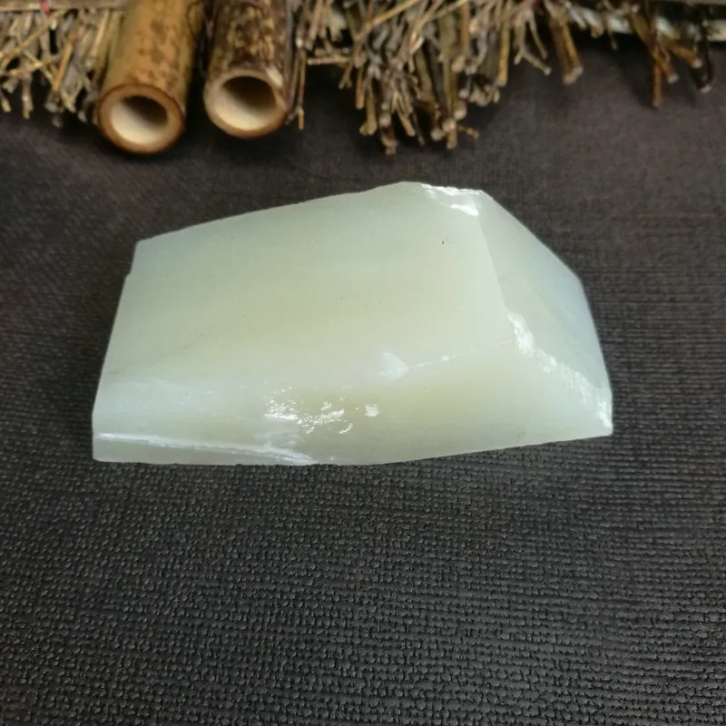 Natural Kunlun Jade Rough Nephrite Raw (132g,7.6X3.5X2.5cm)