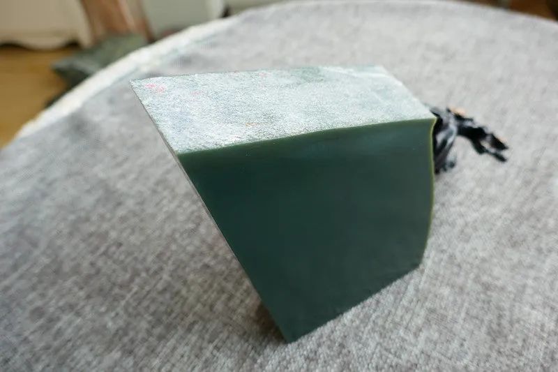 Natural Kunlun Jade Rough Nephrite Raw (1.37kg, 10.8X9.4X3.3cm)