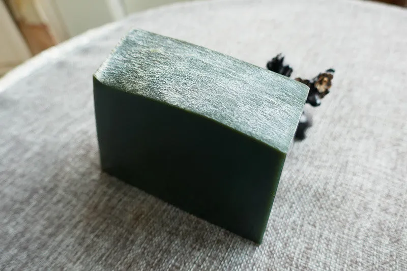 Natural Kunlun Jade Rough Nephrite Raw (1.37kg, 10.8X9.4X3.3cm)