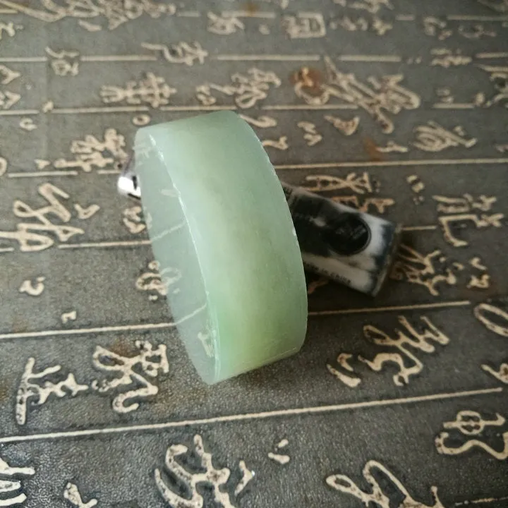 Natural Kunlun Jade Rough Nephrite Raw (152g, 5.8X2cm)