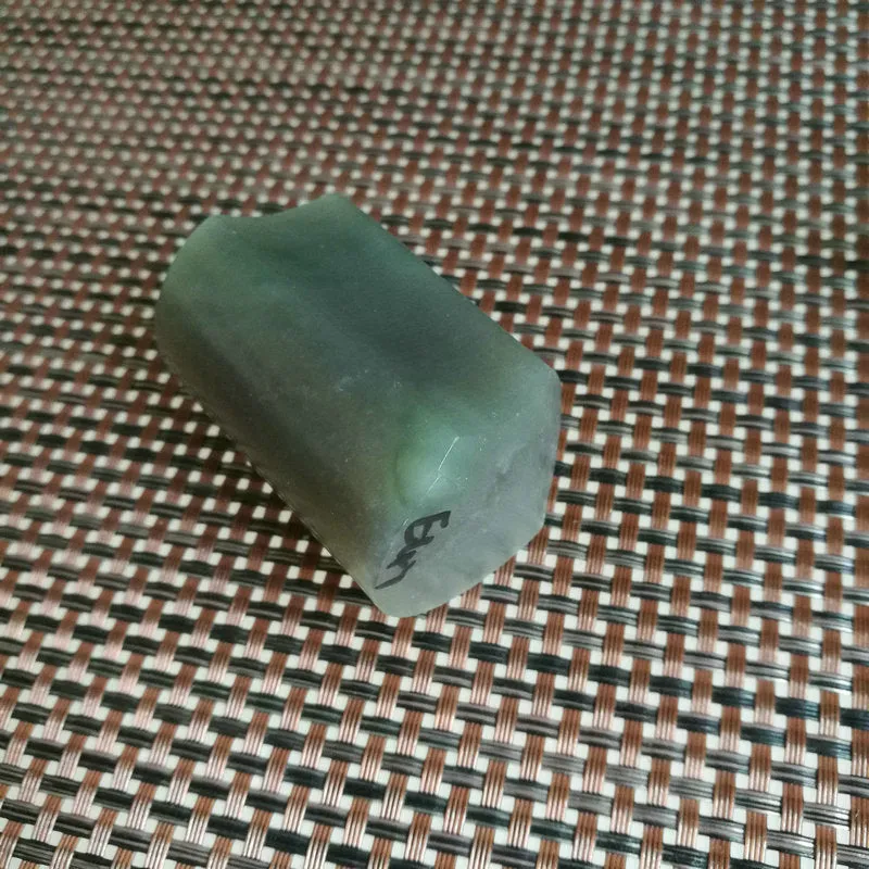 Natural Kunlun Jade Rough Nephrite Raw (152g, 5X3.2cm)