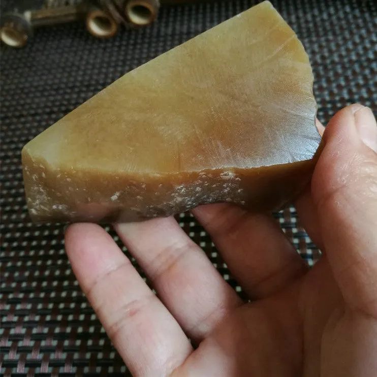 Natural Kunlun Jade Rough Nephrite Raw (163g, 6X4.5X4cm)