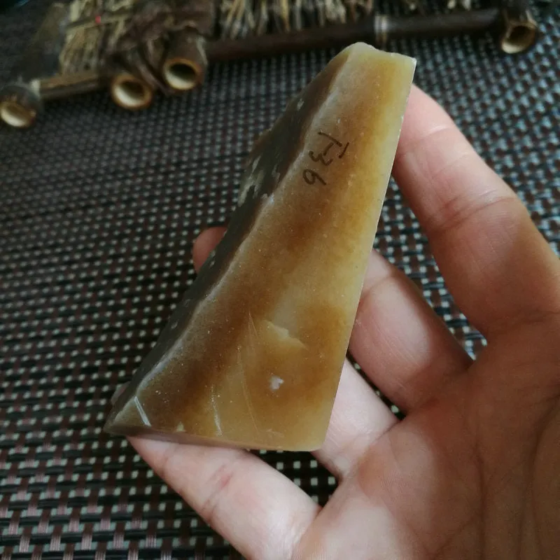 Natural Kunlun Jade Rough Nephrite Raw (163g, 6X4.5X4cm)