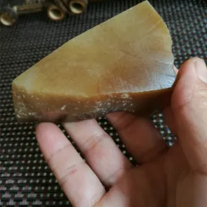 Natural Kunlun Jade Rough Nephrite Raw (163g, 6X4.5X4cm)