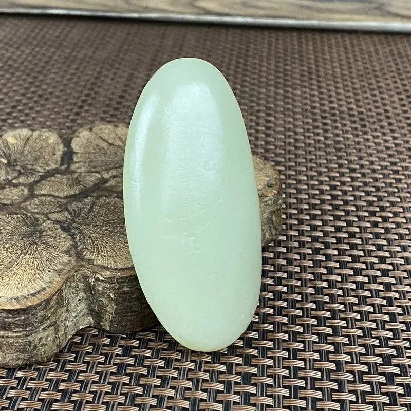 Natural Kunlun Jade Rough Nephrite Raw (172g,8.1X4.5X3.0cm)