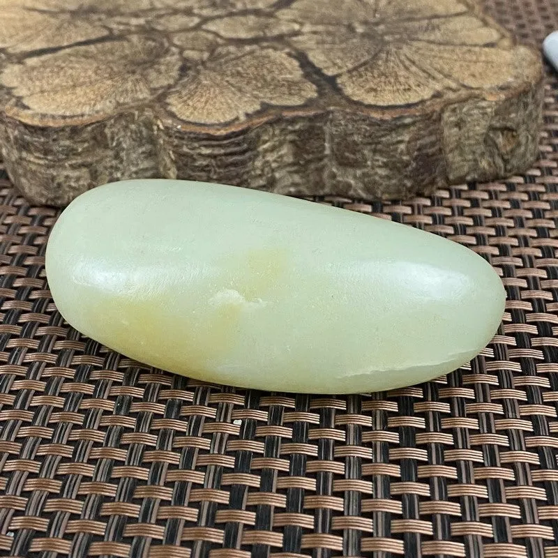 Natural Kunlun Jade Rough Nephrite Raw (172g,8.1X4.5X3.0cm)