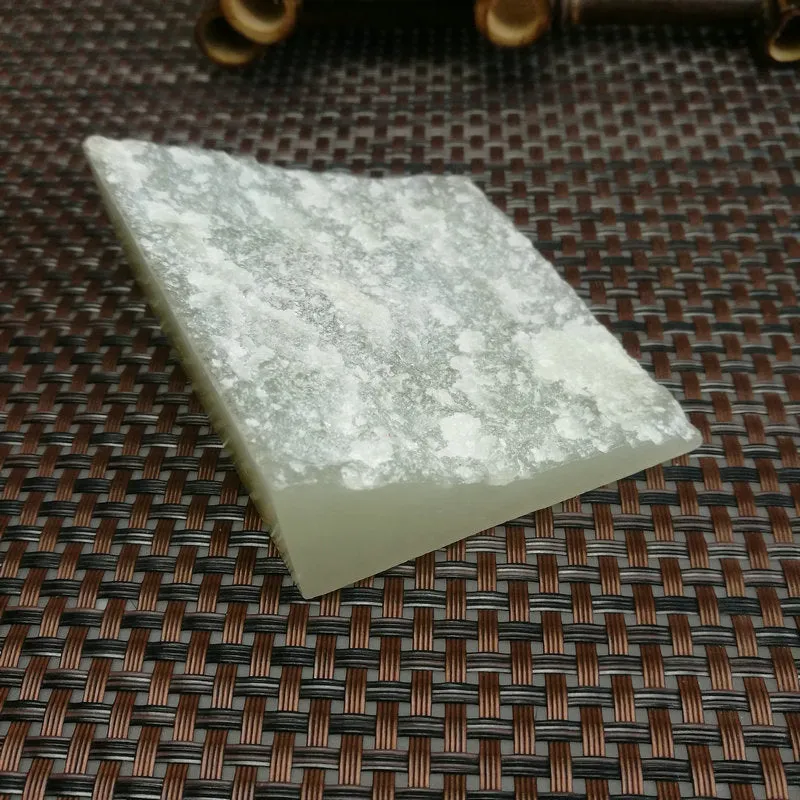 Natural Kunlun Jade Rough Nephrite Raw (187g,8X6X2.5cm)