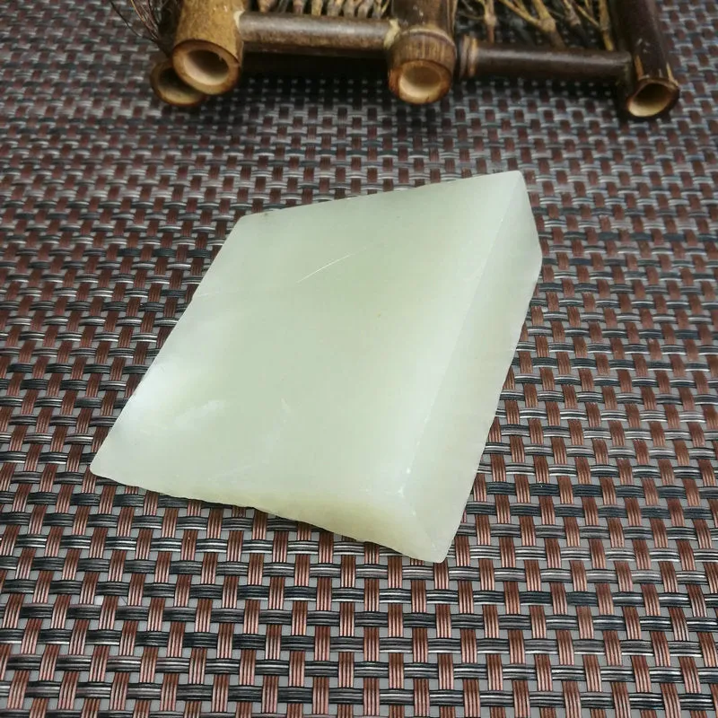 Natural Kunlun Jade Rough Nephrite Raw (187g,8X6X2.5cm)