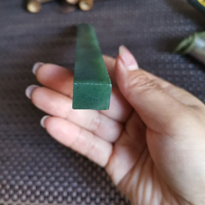 Natural Kunlun Jade Rough Nephrite Raw (20X1.6X1.3cm)