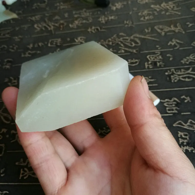 Natural Kunlun Jade Rough Nephrite Raw (239g, 8X6.2X2.5cm)