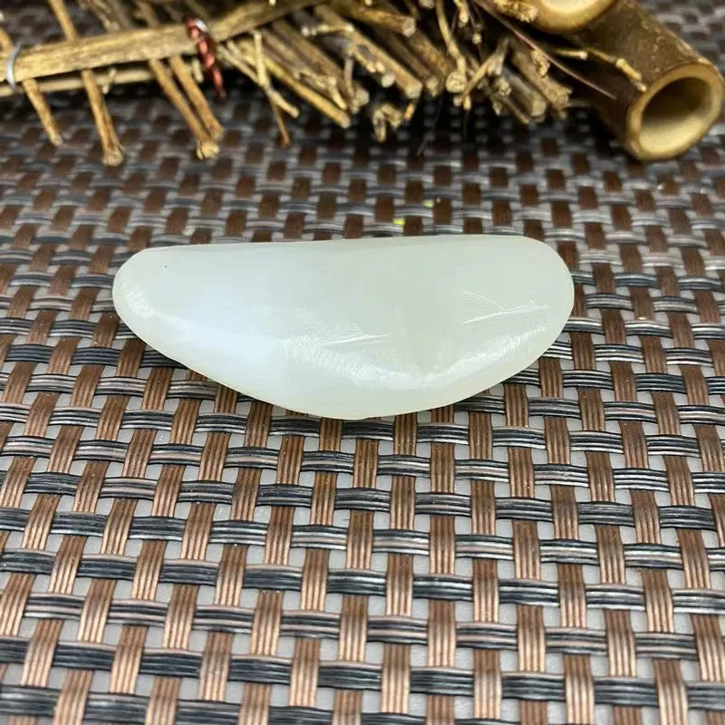 Natural Kunlun Jade Rough Nephrite Raw (23g,5.0X2.5X1.1cm)