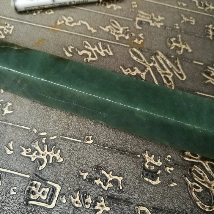 Natural Kunlun Jade Rough Nephrite Raw (250g, 19X2.3X1.9cm)