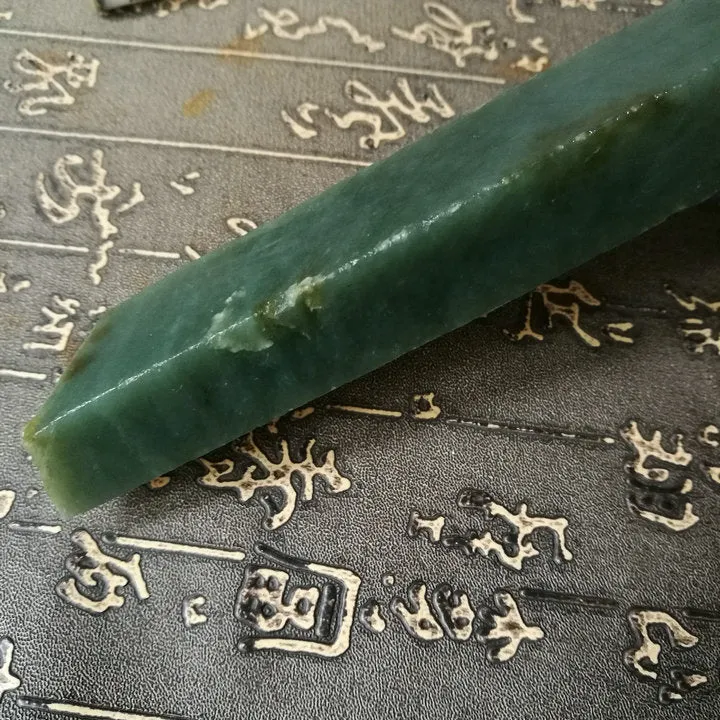 Natural Kunlun Jade Rough Nephrite Raw (250g, 19X2.3X1.9cm)