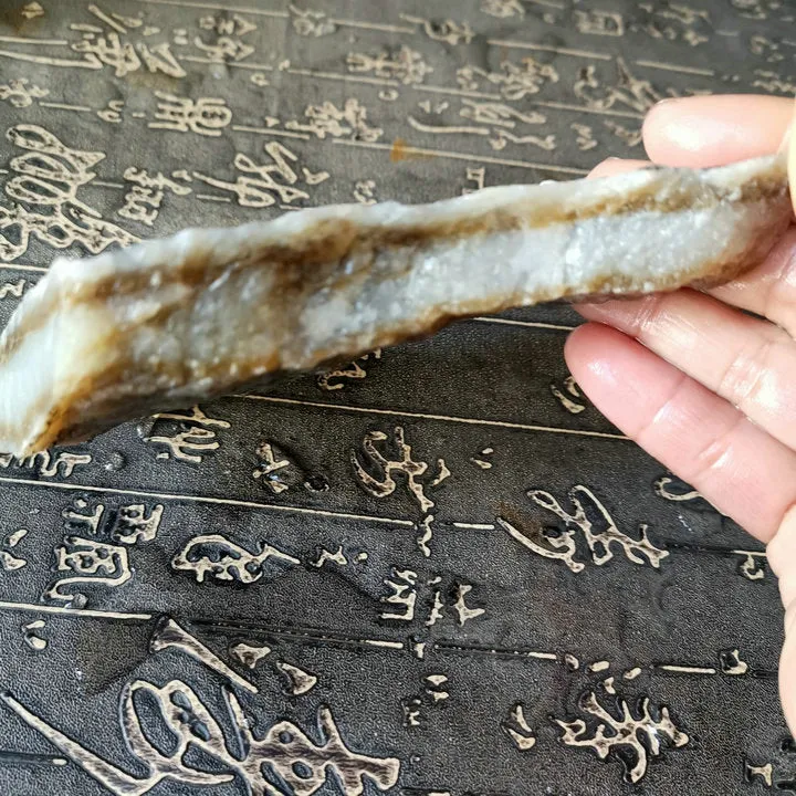 Natural Kunlun Jade Rough Nephrite Raw (260g, 14X7X2cm)