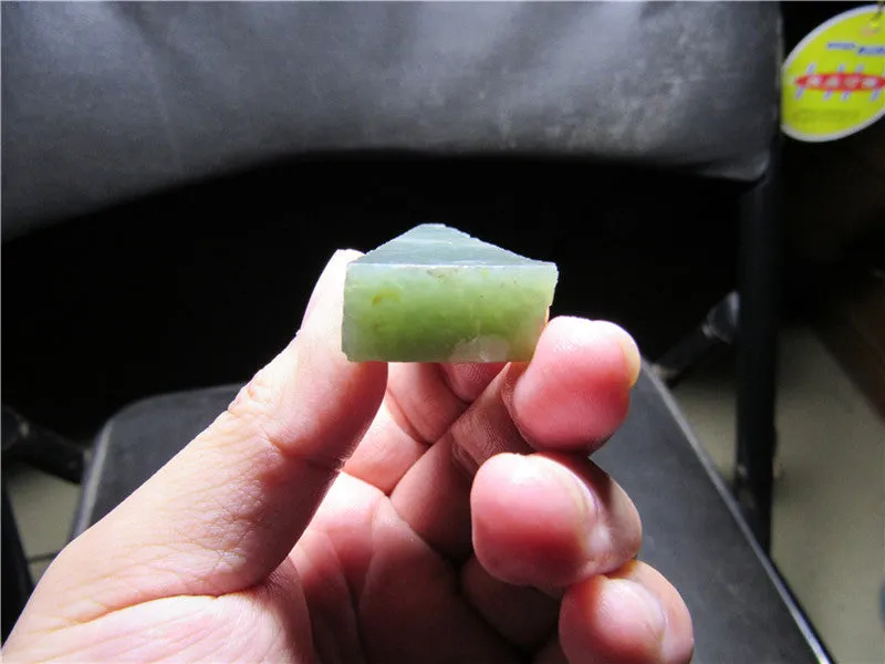 Natural Kunlun Jade Rough Nephrite Raw (26.31g, 53X24X13mm)