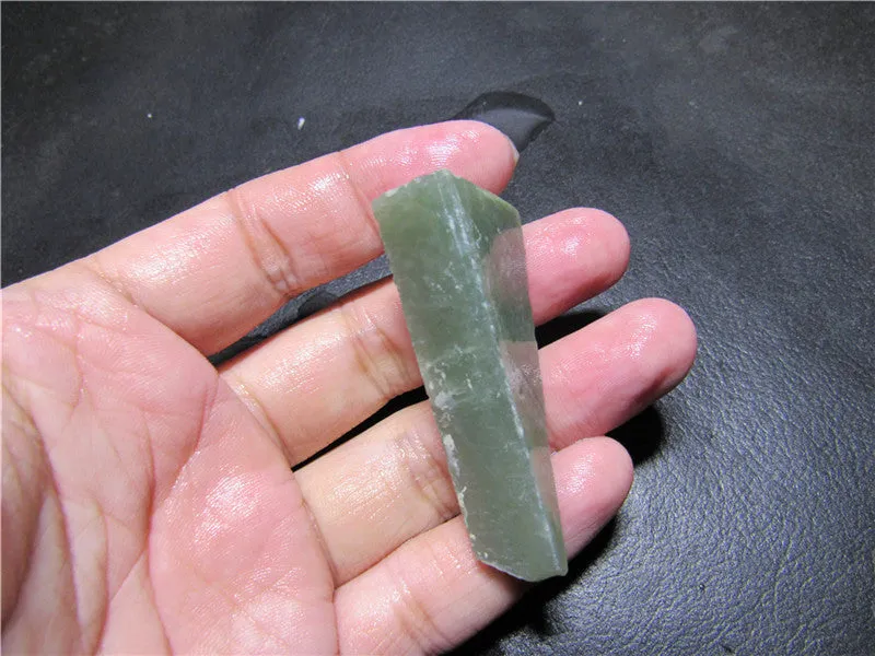 Natural Kunlun Jade Rough Nephrite Raw (26.31g, 53X24X13mm)