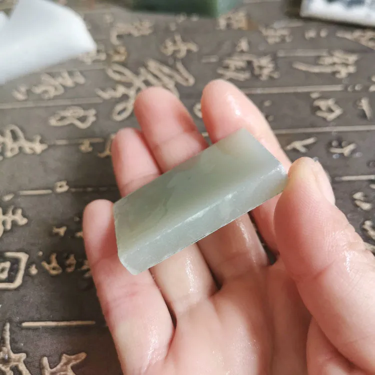 Natural Kunlun Jade Rough Nephrite Raw (28g, 4.6X2.9X0.7cm)