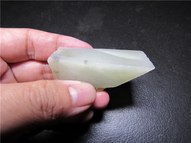 Natural Kunlun Jade Rough Nephrite Raw (47.22g, 55X19X23mm)