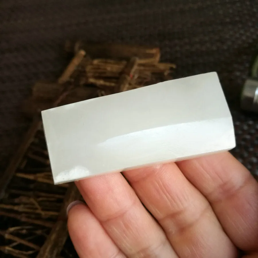 Natural Kunlun Jade Rough Nephrite Raw (5.5X2.4X1.9cm)