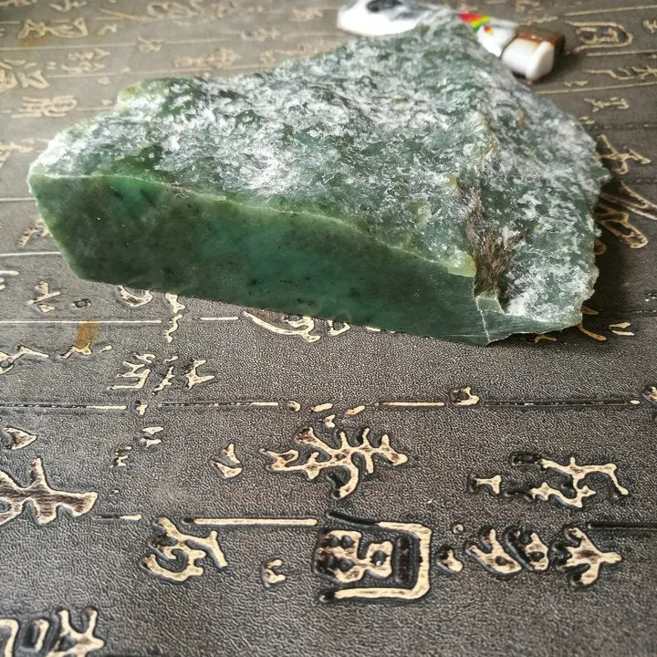 Natural Kunlun Jade Rough Nephrite Raw (575g, 15X12X3cm)