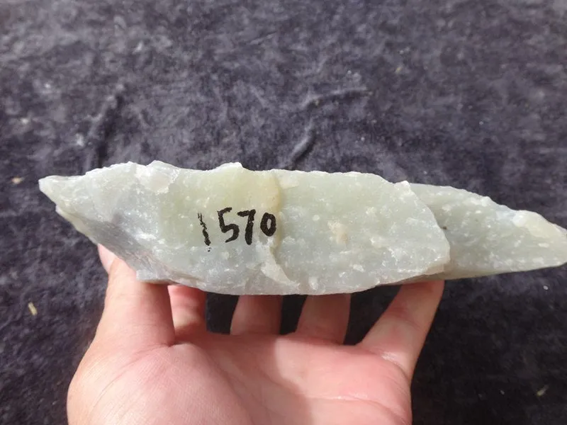 Natural Kunlun Jade Rough Nephrite Raw (676g, 14X10X2cm)