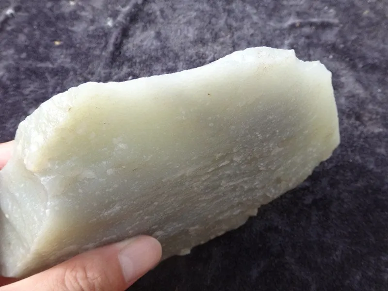 Natural Kunlun Jade Rough Nephrite Raw (676g, 14X10X2cm)