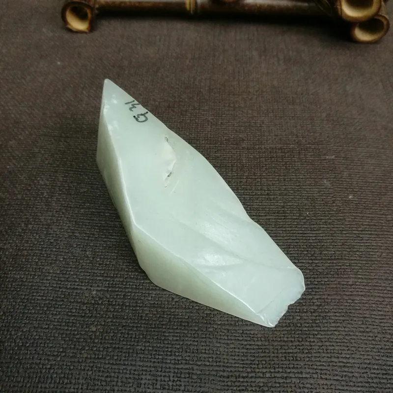 Natural Kunlun Jade Rough Nephrite Raw (88g, 8x2.8x2.2cm)