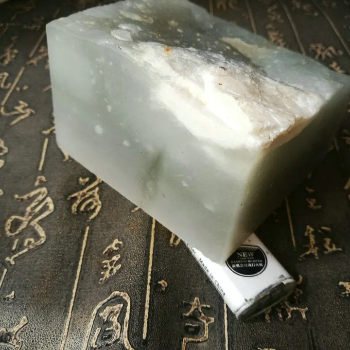 Natural Kunlun Jade Rough Nephrite Raw (894g, 8X8X4cm)