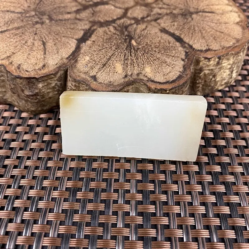 Natural Siberian Jade Rough Nephrite Raw (27g, 5.0X2.3X0.77cm)