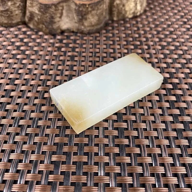 Natural Siberian Jade Rough Nephrite Raw (27g, 5.0X2.3X0.77cm)