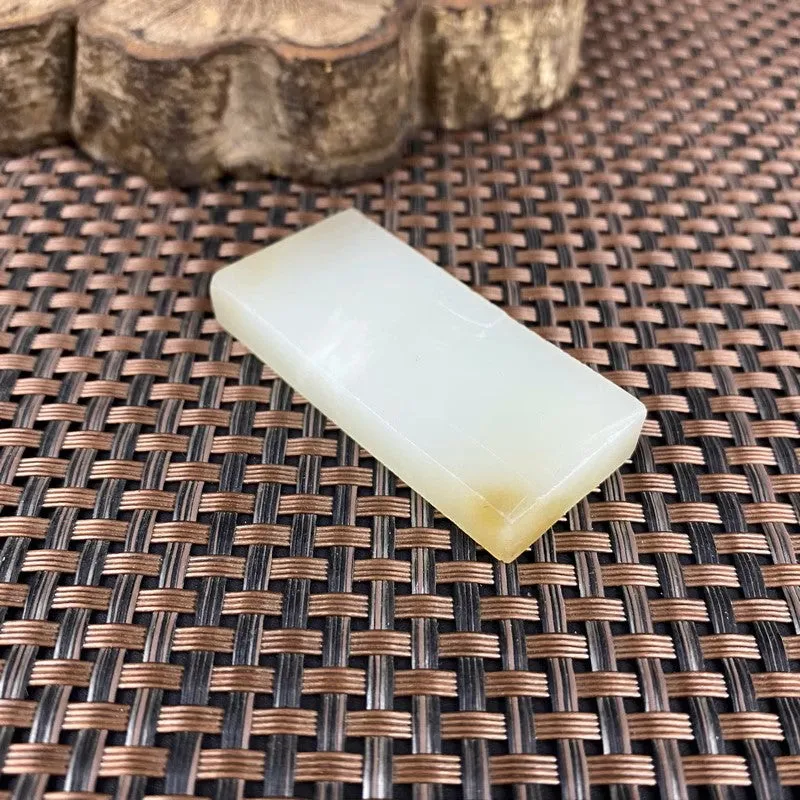 Natural Siberian Jade Rough Nephrite Raw (27g, 5.0X2.3X0.77cm)