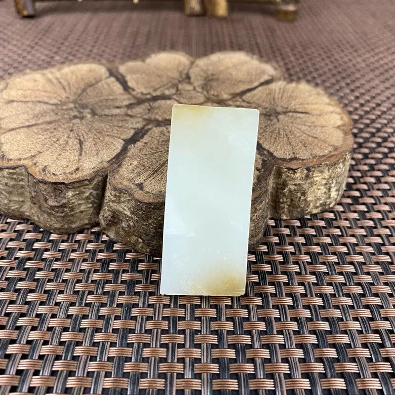 Natural Siberian Jade Rough Nephrite Raw (27g, 5.0X2.3X0.77cm)