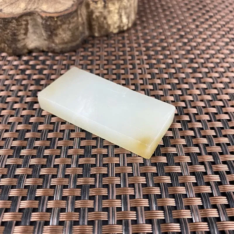 Natural Siberian Jade Rough Nephrite Raw (27g, 5.0X2.3X0.77cm)