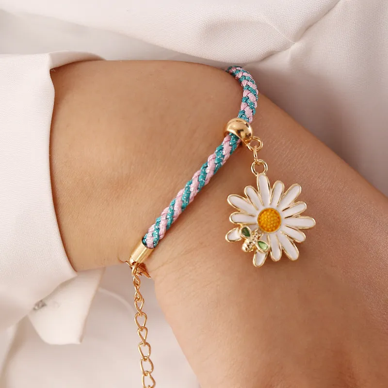 Personality Creative Twist Rope Bracelet with Small Daisy and Bee Pendant