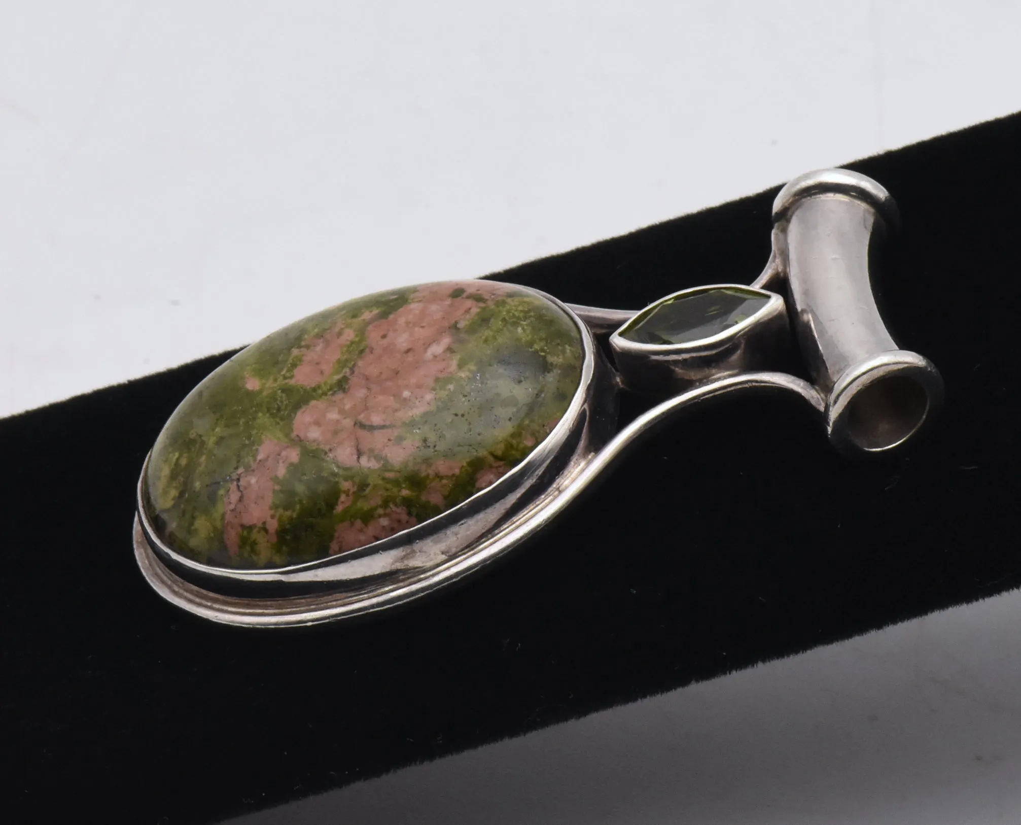 Sajen - Sterling Silver Unakite with Peridot Pendant