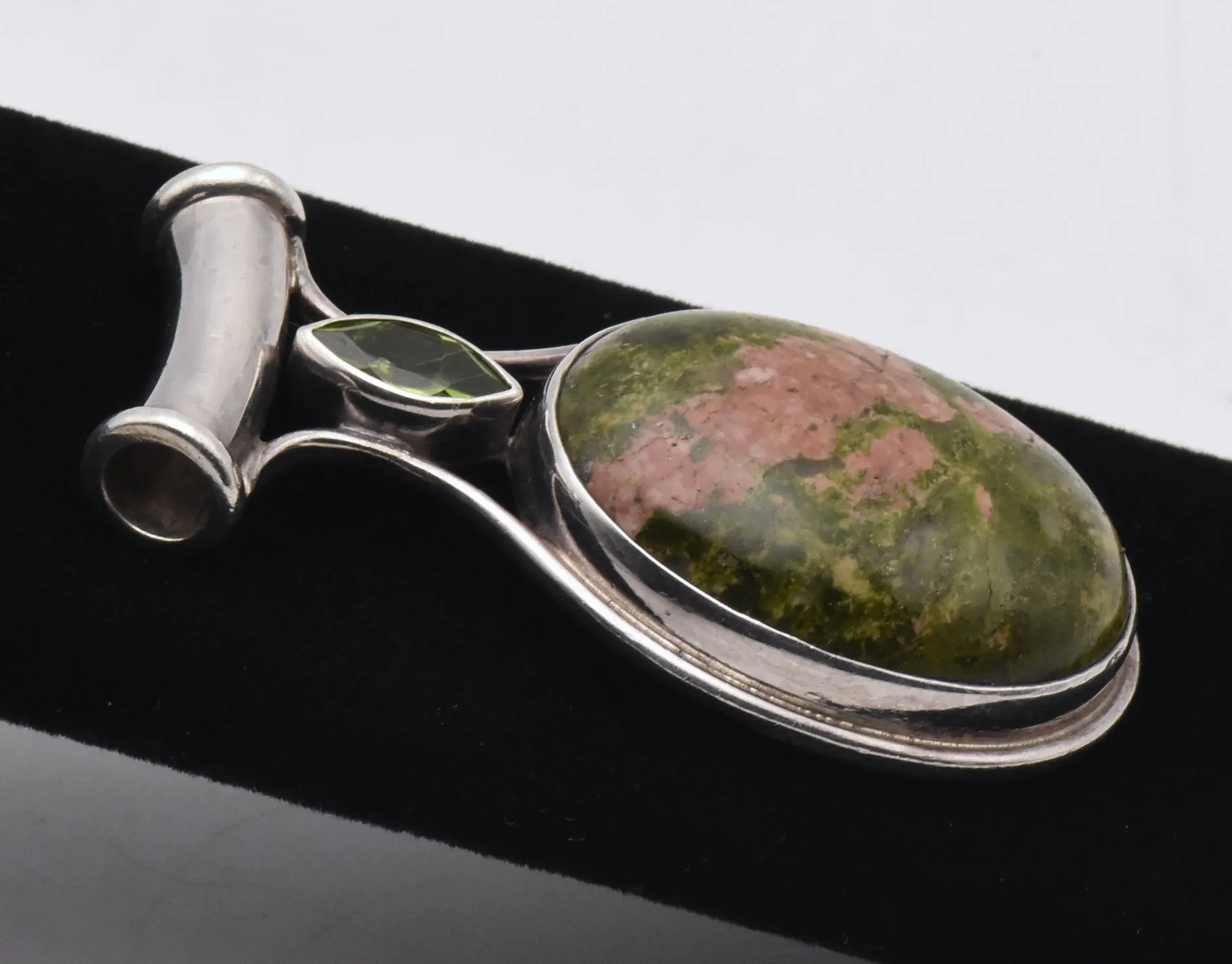 Sajen - Sterling Silver Unakite with Peridot Pendant