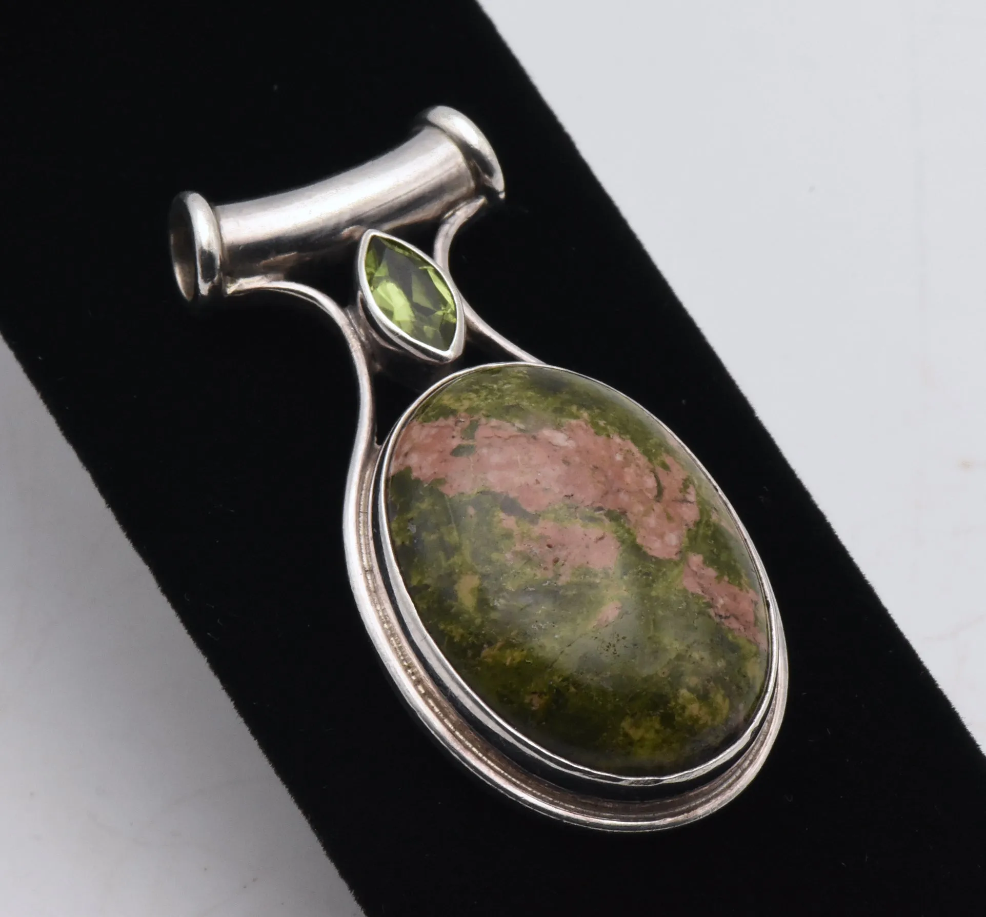 Sajen - Sterling Silver Unakite with Peridot Pendant