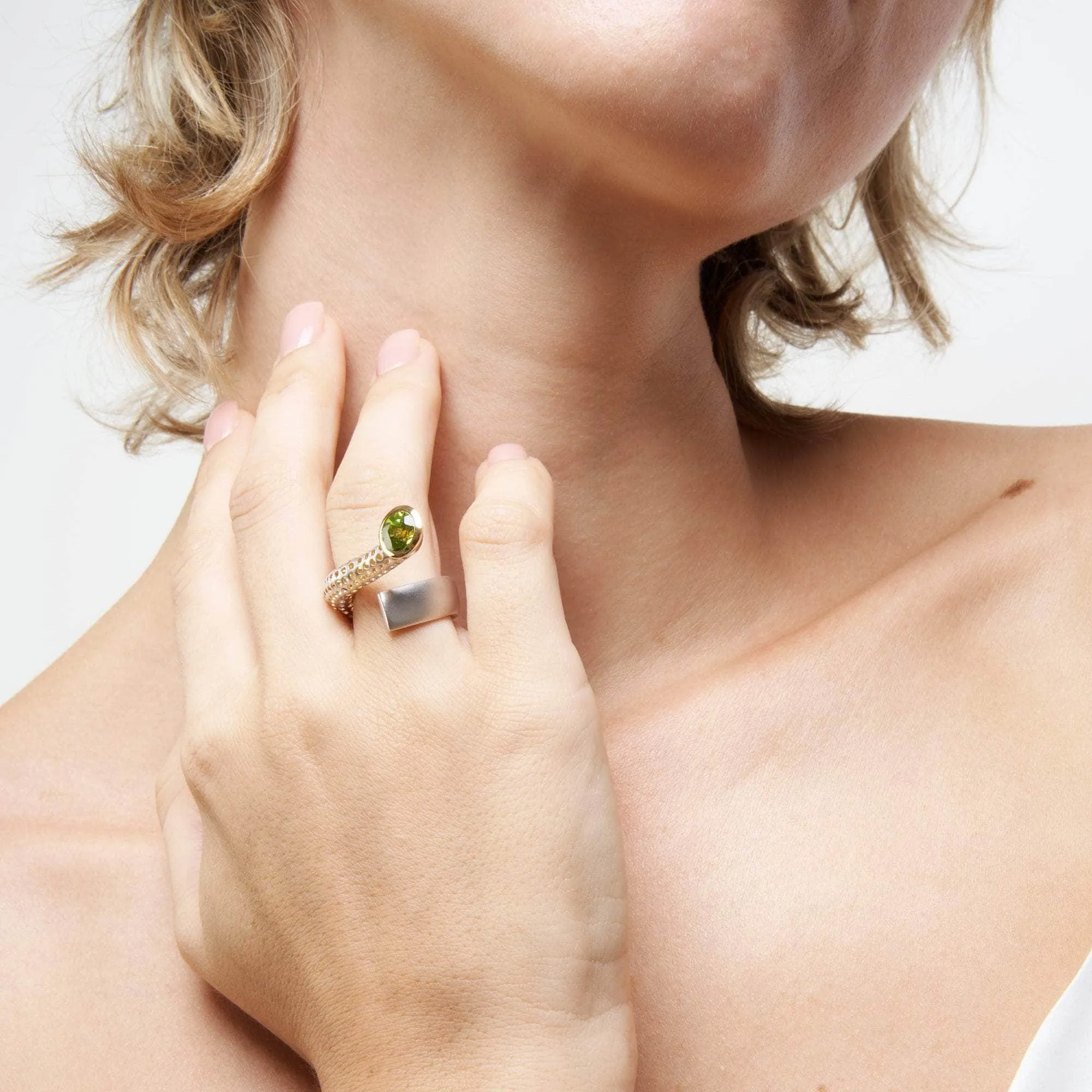 Vibrante Peridot Ring